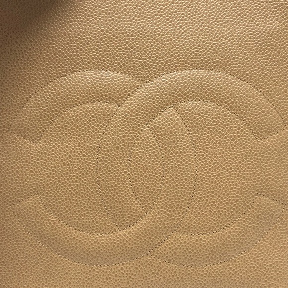 CHANEL Cream Tote Bag - Picture 9 of 15